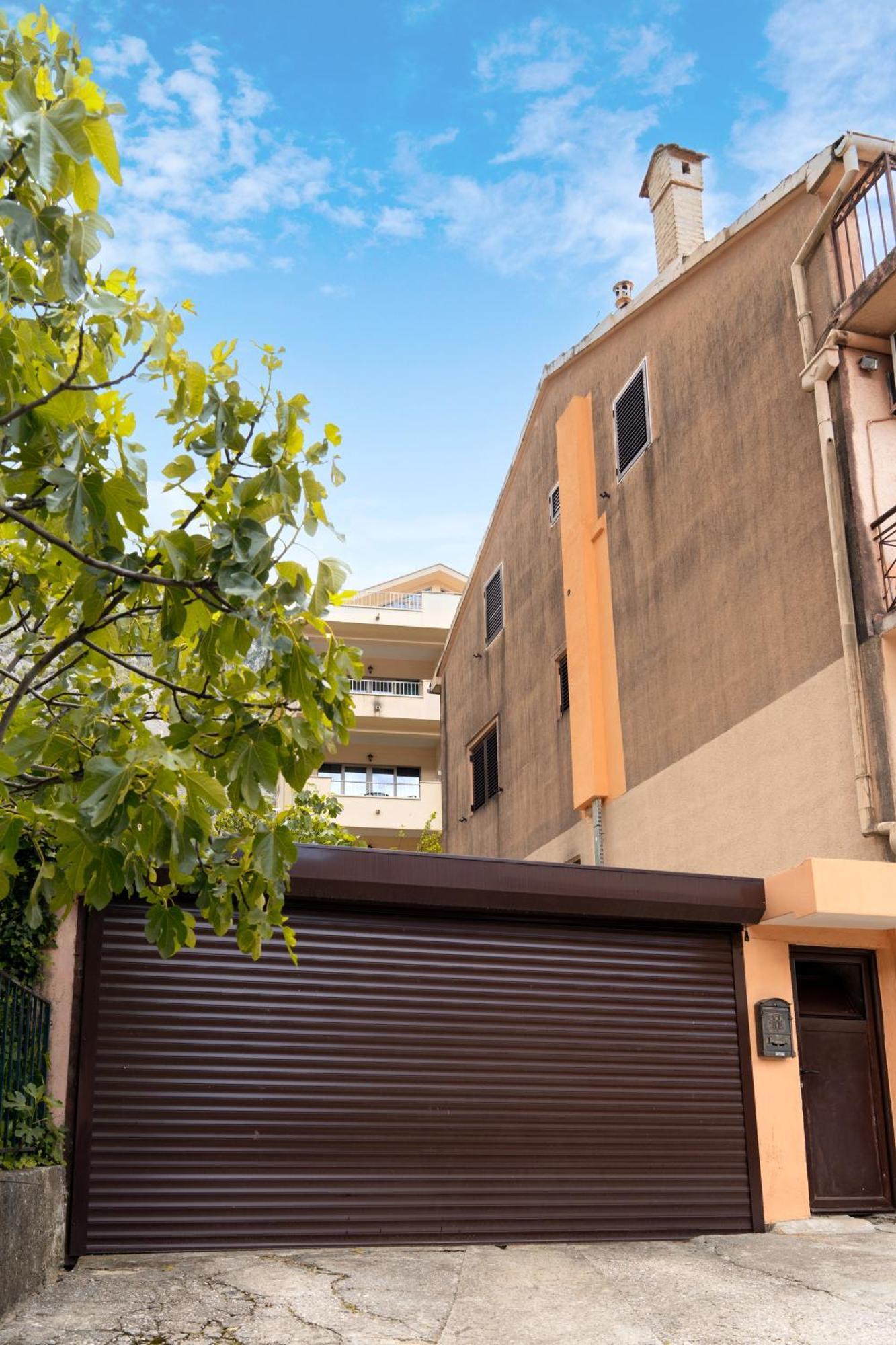 Apartment Busola Котор Екстер'єр фото