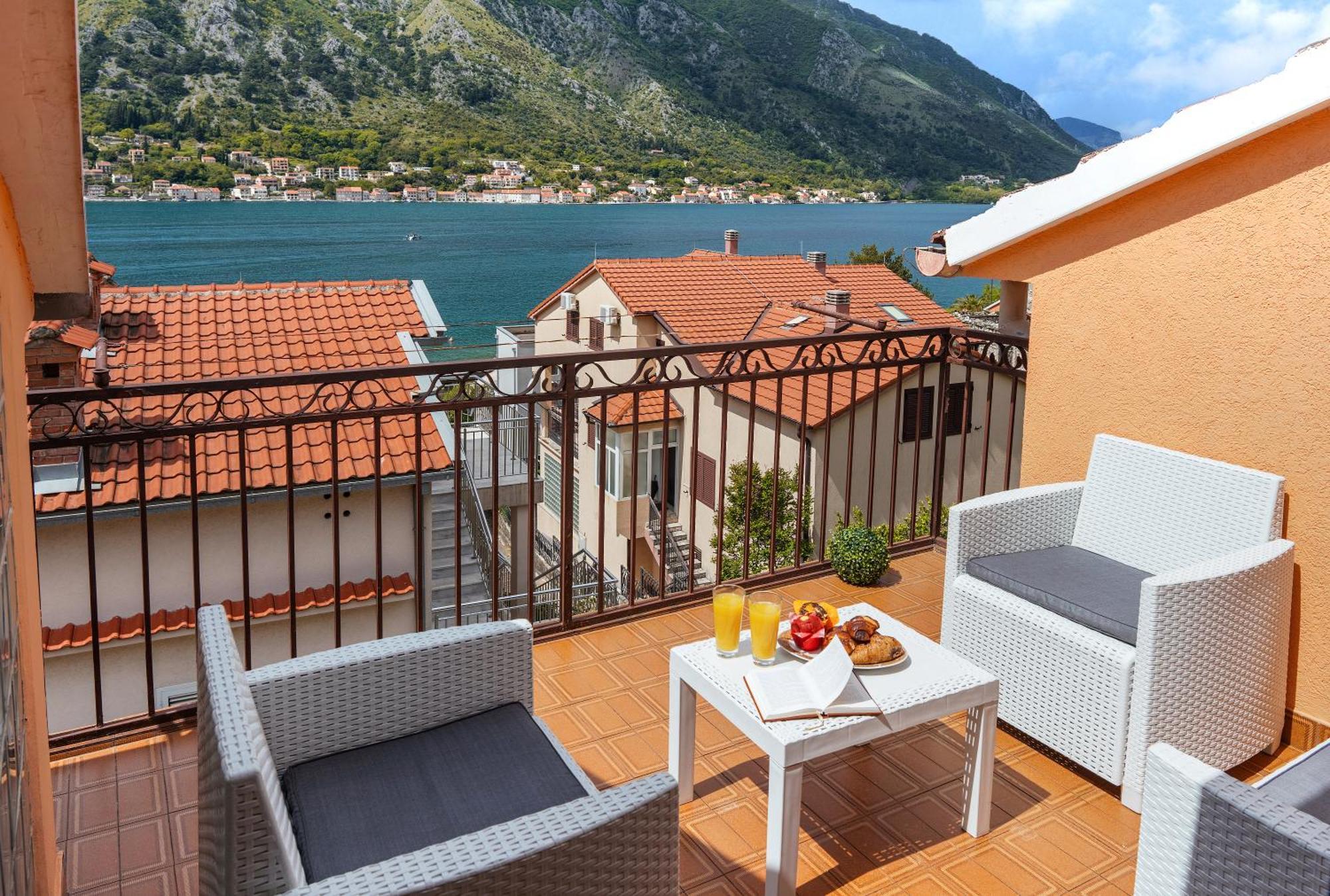 Apartment Busola Котор Екстер'єр фото