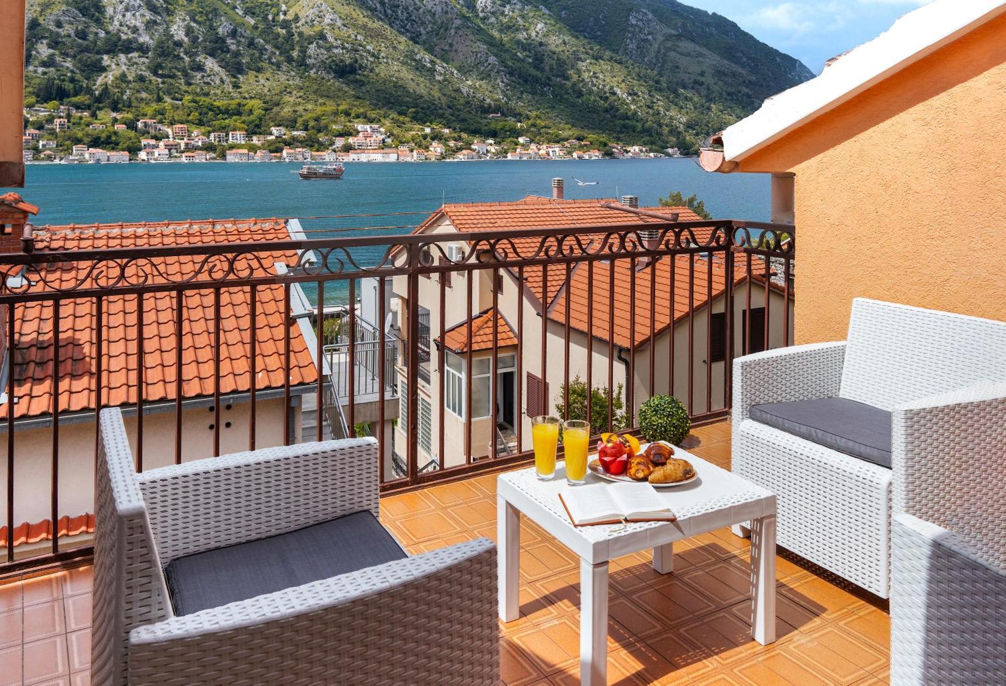 Apartment Busola Котор Екстер'єр фото